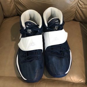Kyrie 6 basketball shoe